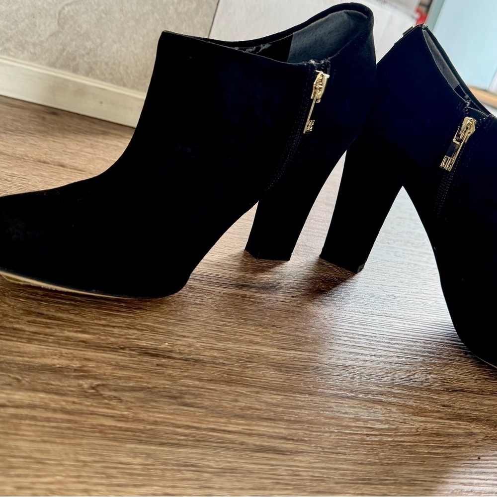 Elegant Black Ankle Boots